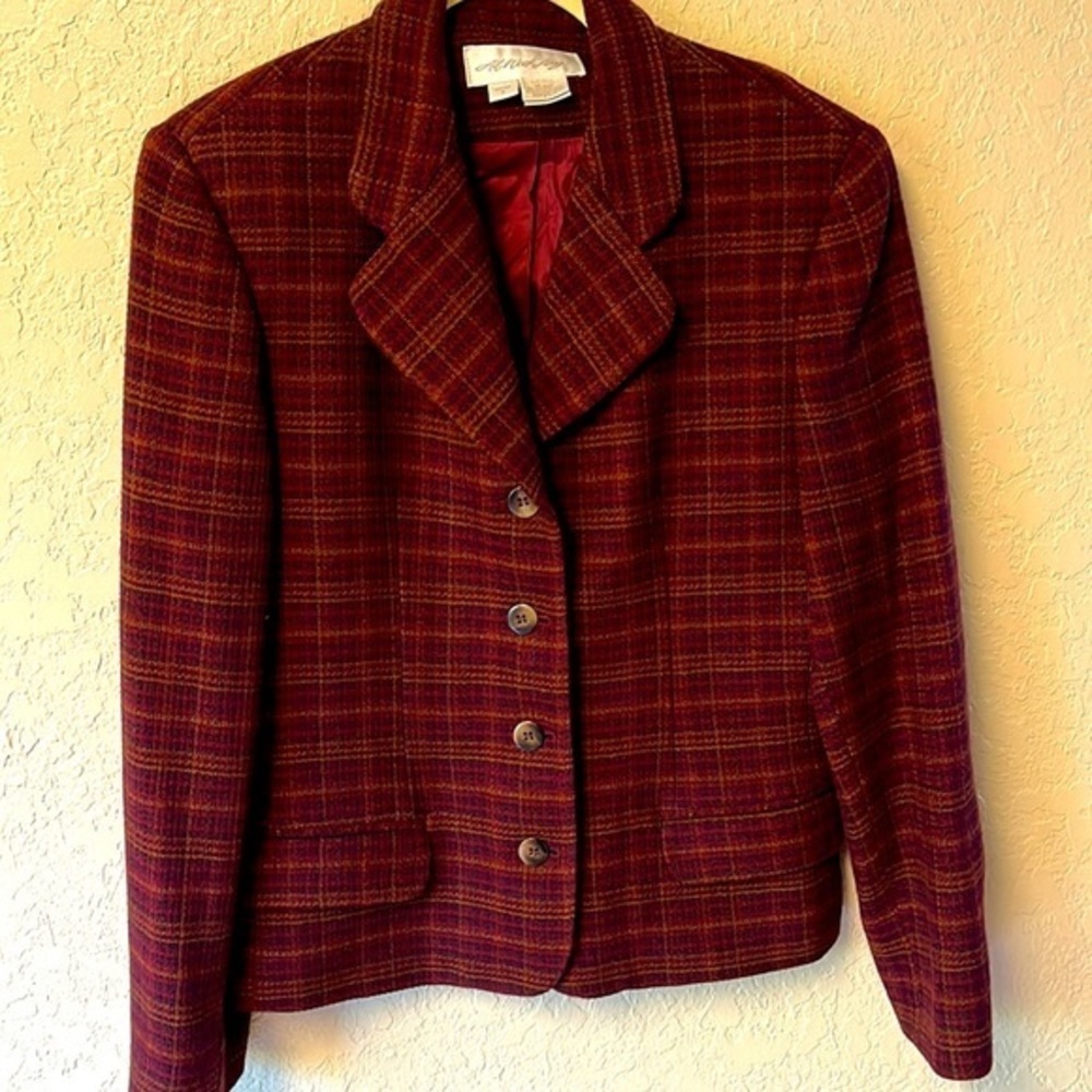 Women’s blazer size 8 burgundy,dark purple and tan‎